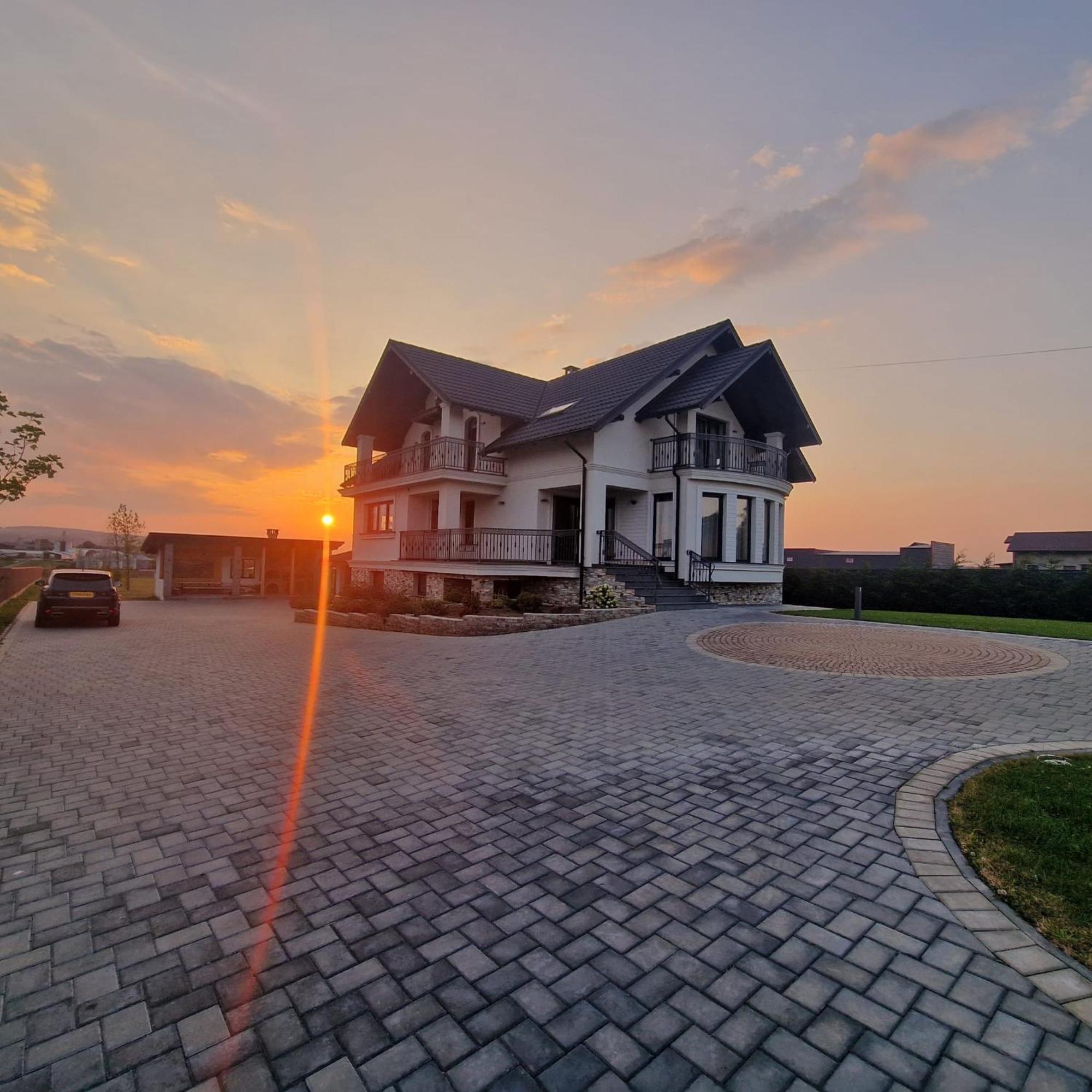 スチャヴァ Sunny Houseヴィラ エクステリア 写真